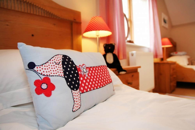 Bedroom 3, Birchill Farm Holiday Cottages, Devon
