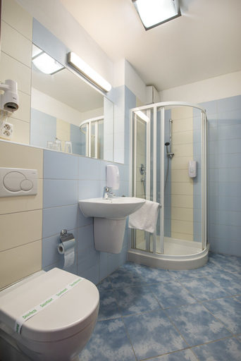 Bathroom 4, Felicity Garni Hotel, Bratislava II