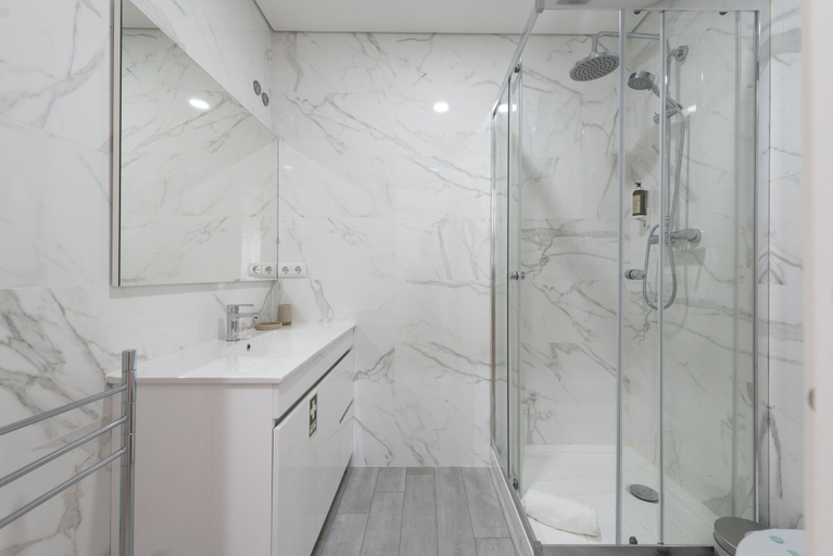 Bathroom, Bruno's Downtown Apartment, Porto