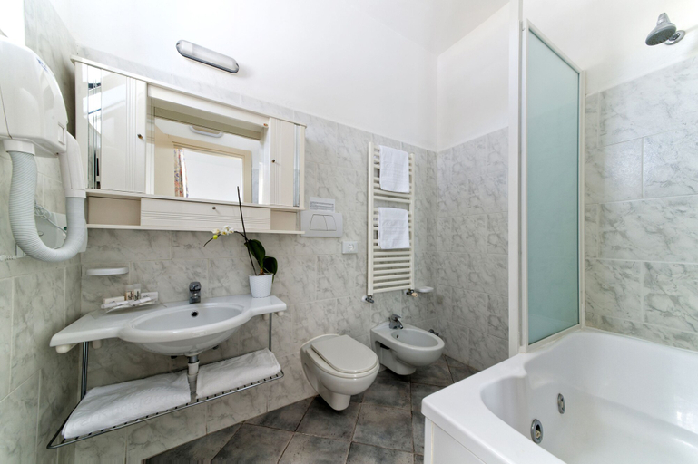 Bathroom 5, Borgo Romantica - Resort & Spa, Napoli