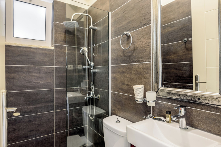 Bathroom 4, Azure Beach, Crete