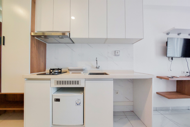 Others 5, New and Comfy Studio Sky House Alam Sutera Apartment By Travelio, Tangerang