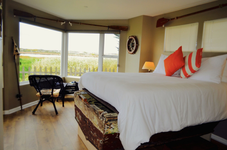Bedroom 3, Captain's Inn at Moss Landing, Monterey