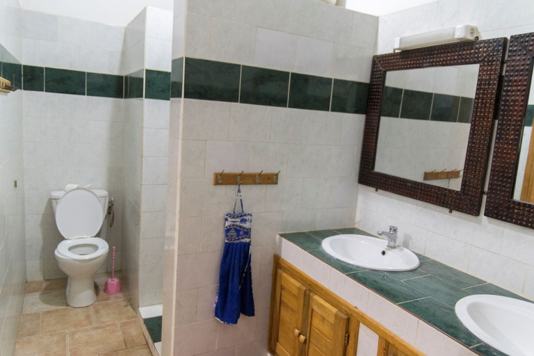 Bathroom, AkunaMatata, Mbour