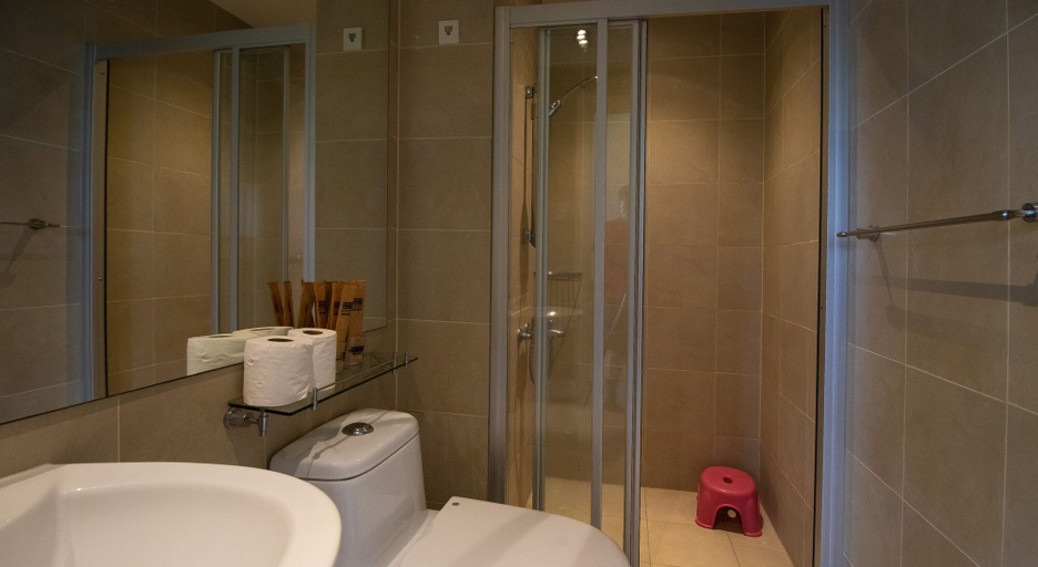 Bathroom 4, Gotophi at The Gramercy Residences, Makati City