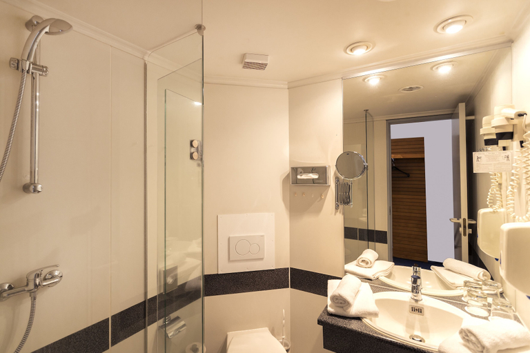 Bathroom 5, Hotel am See, Nordwestmecklenburg