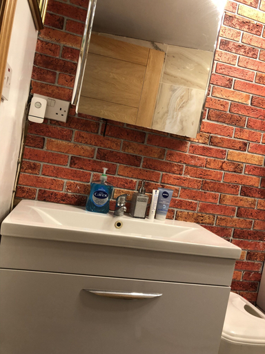 Bathroom 4, Centrally Located 4 Bedroom House, London