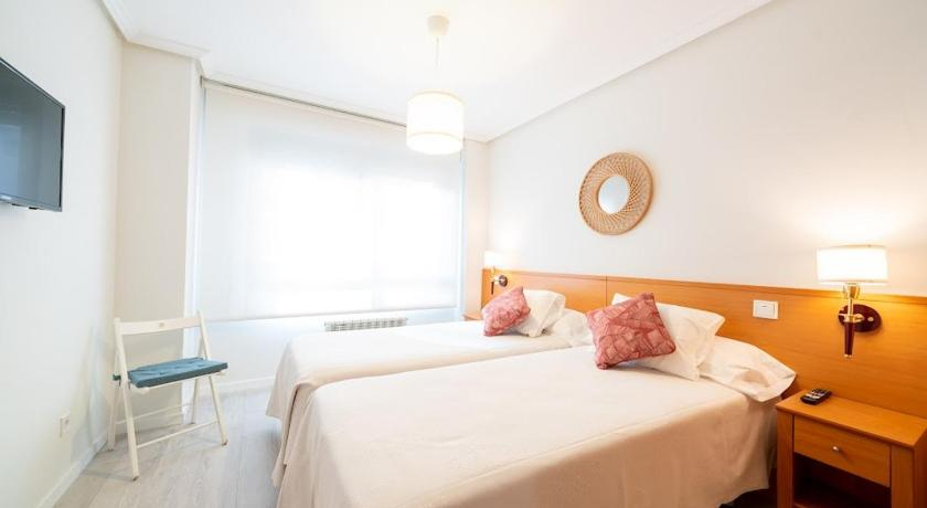 Bedroom 3, Apartamentos GO Genova Parquesol - Parking Gratuito, Valladolid