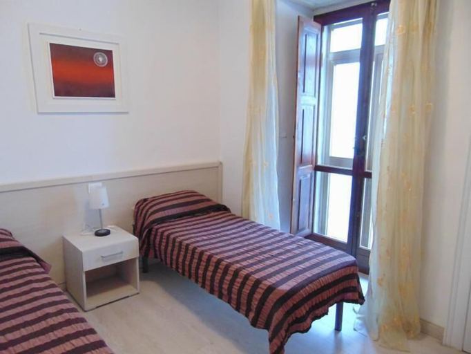 Room 2, Eleonora, Foggia
