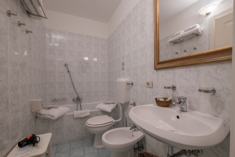 Bathroom 4, Home in Florence, Florence