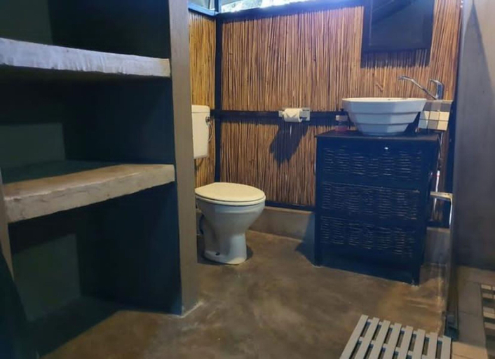 Bathroom 3, Boa Vista Resort, Xai-Xai