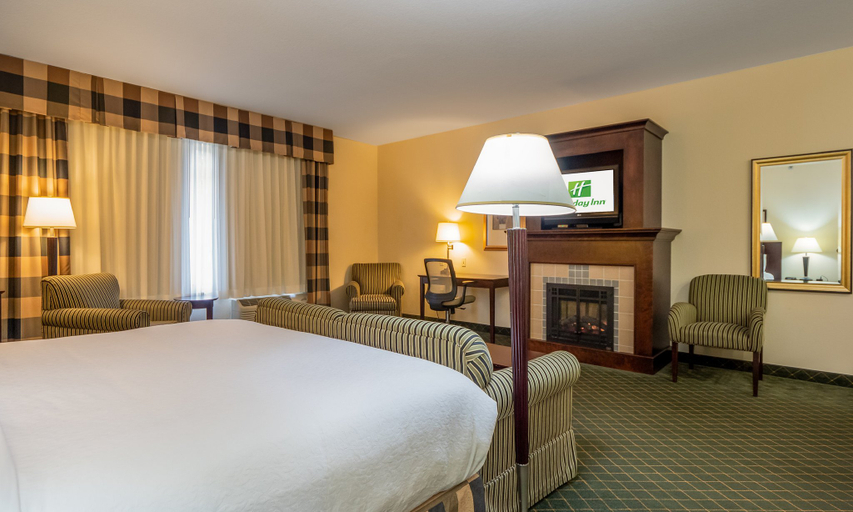 Bedroom 4, Holiday Inn CONFERENCE CTR MARSHFIELD by IHG, Wood