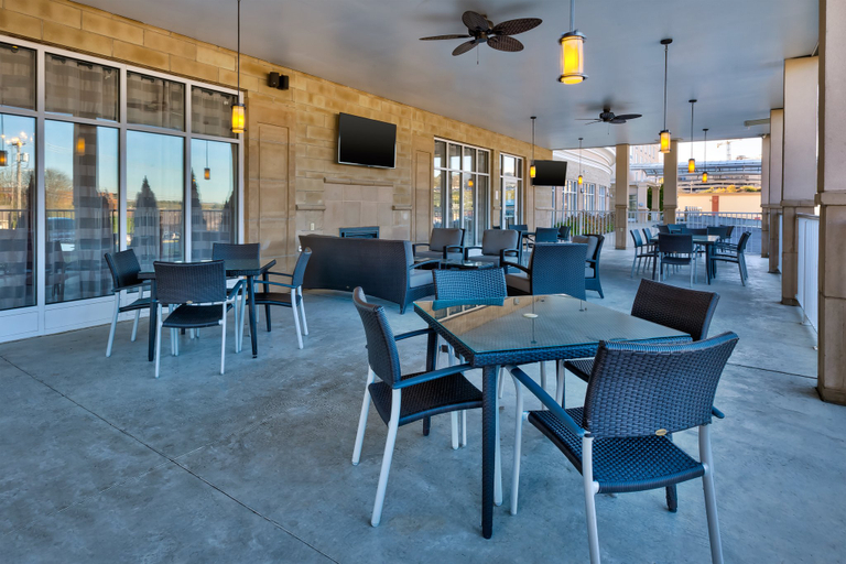 Food & Drinks 4, Holiday Inn MORGANTOWN - UNIVERSITY AREA by IHG, Monongalia