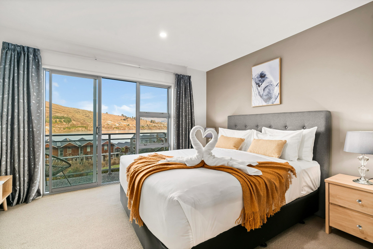 Bedroom 2, 2-BEDROOM REMARKABLES APARTMENT, Queenstown-Lakes