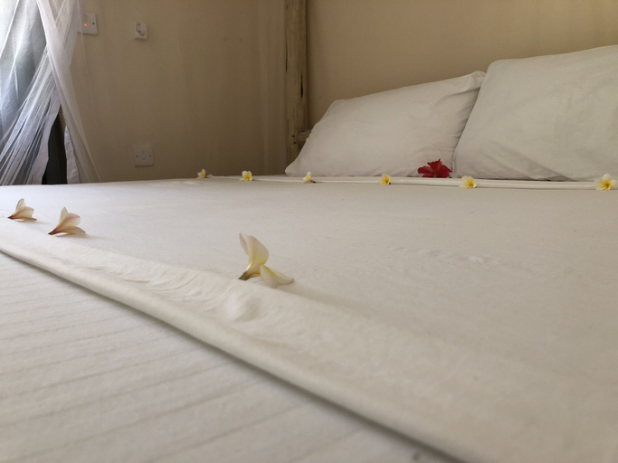 Bedroom 3, Blue Earth Beach Bungalows, Kusini