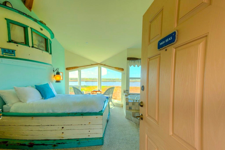 Bedroom 3, Captain's Inn at Moss Landing, Monterey