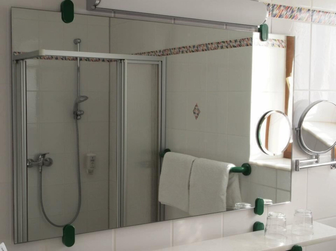 Bathroom 4, Parkhotel zum Stern, Schwalm-Eder-Kreis
