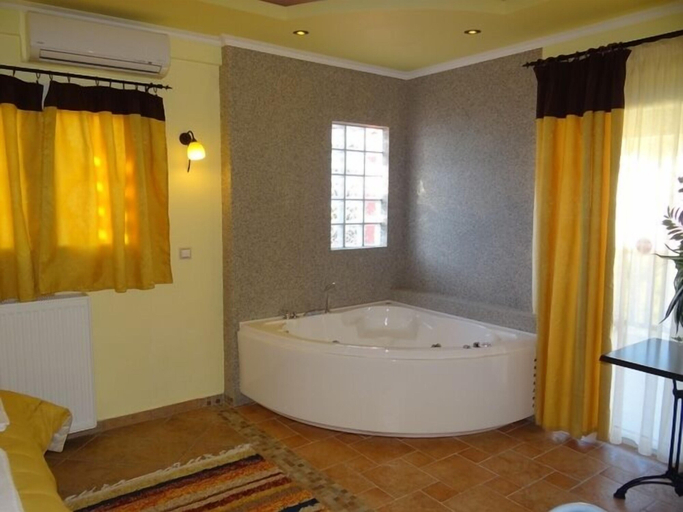 Bathroom 4, Hotel Aeollos, Central Macedonia