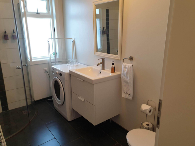 Bathroom 3, Breidamyri Farm Apartments, Reykdælahreppur