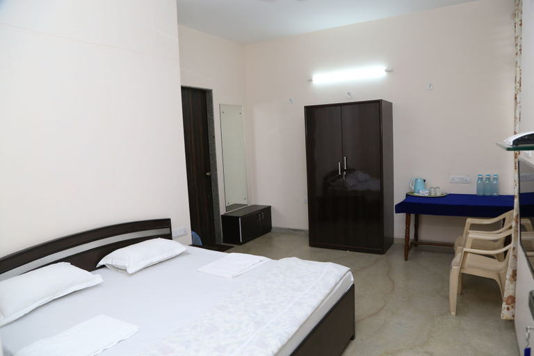 Bedroom 2, Maninder Home Stay, Indore