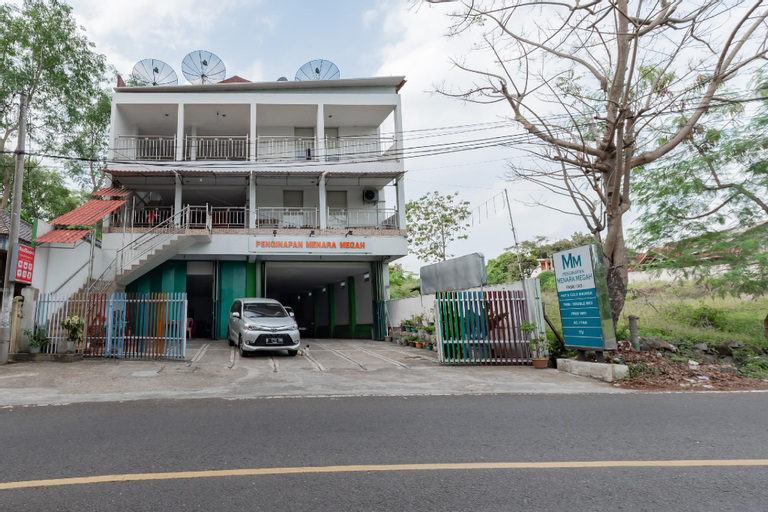 Exterior & Views 2, RedDoorz Syariah @ Pantai Pelabuhan Ratu, Sukabumi