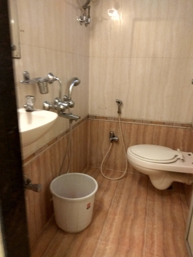 Bathroom 3, Hotel Broadway, Mumbai City
