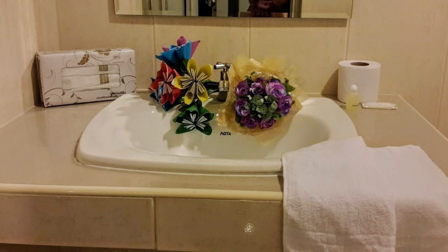 Bathroom 3, Santa Place, Pattaya