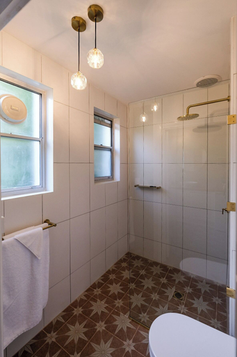 Bathroom 4, Windarra on High, Launceston - Pt B