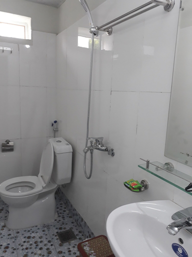 Bathroom 3, Tamcoc White Swan Hostel, Hoa Lư