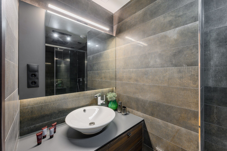 Bathroom 3, Emerald Downtown Suites, Budapesti