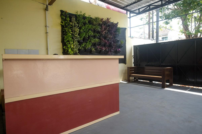 Public Area, RedDoorz near Tirtonadi Park Solo, Solo