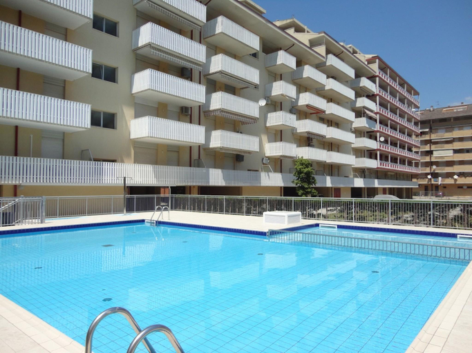 Sport & Beauty 4, Beautiful Apartment For 4 Persons-pool-tv, Venezia
