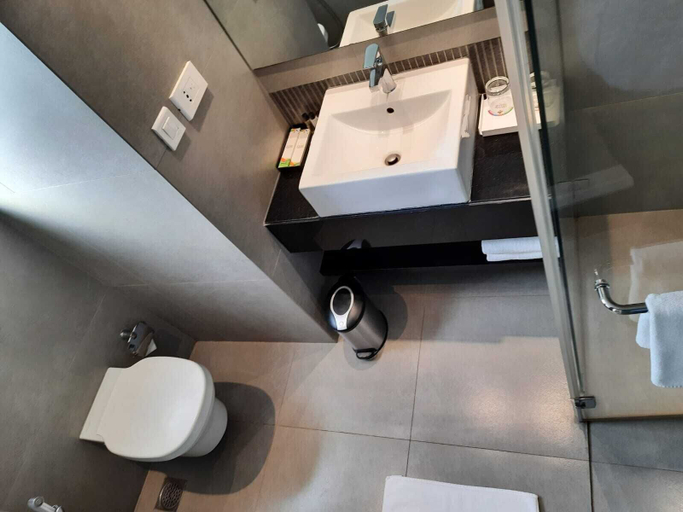 Bathroom 4, ZIBE Salem By GRT Hotels, Salem