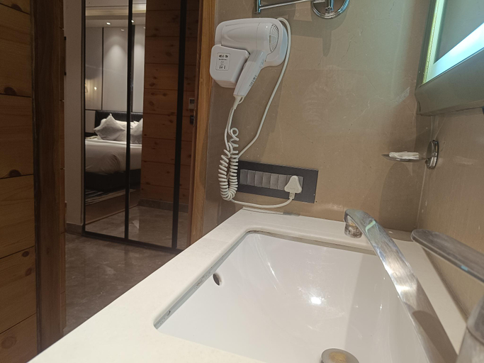 Bathroom 4, Udman Hotel Greater Noida, Gautam Buddha Nagar