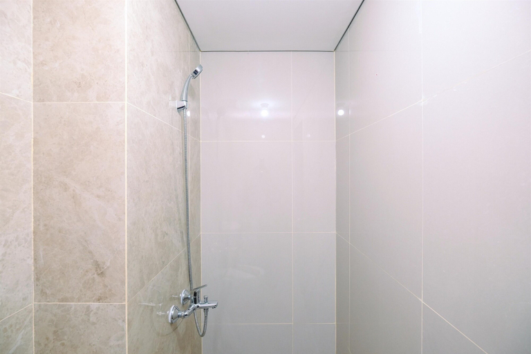 Bathroom 3, Well Furnished Studio At Transpark Cibubur Apartment, Depok