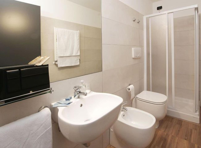 Bathroom 4, Hotel Mary, Venezia