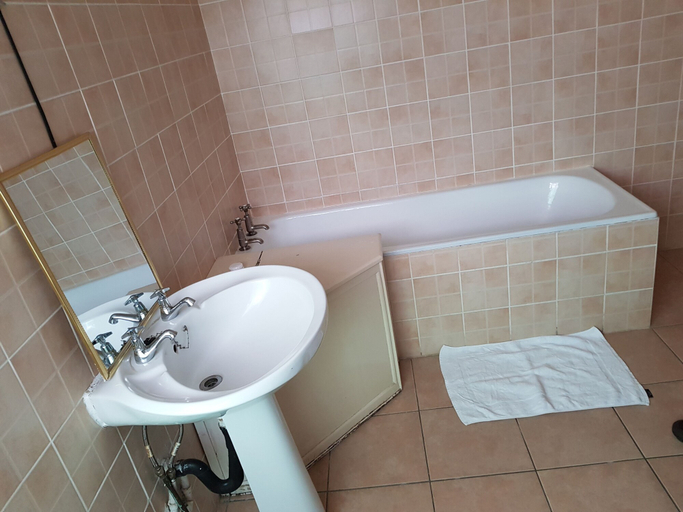 Bathroom 5, LTN Lodge, City of Johannesburg