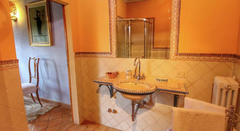 Bedroom 2, Rustic villa with private pool near Montepulciano, breathtaking views, Siena