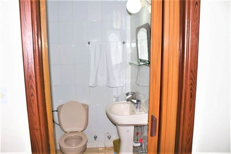 Bathroom, Al Nojoom International Hotel, Wadi Essier