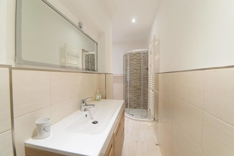 Bathroom 2, La Casa Nel Borgo Sul Lago, Brescia