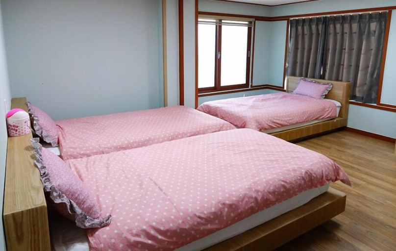 Bedroom 2, Dream & Green Pension, Seogwipo