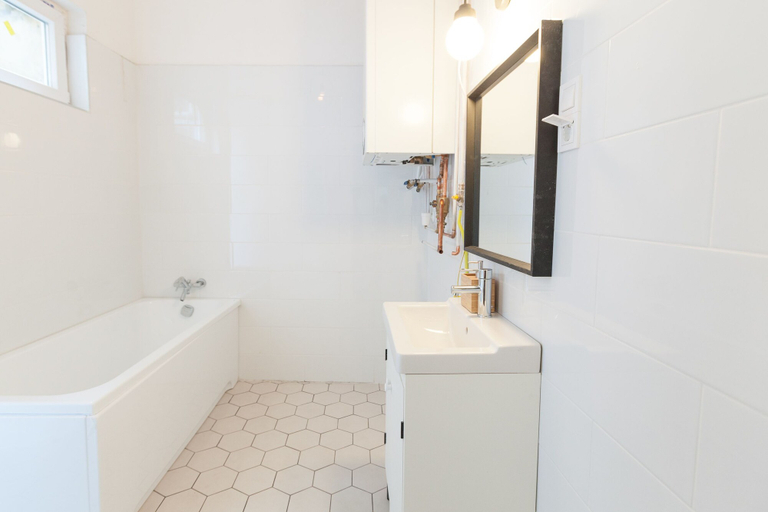 Bathroom 3, Modern Ernesto II, Budapesti