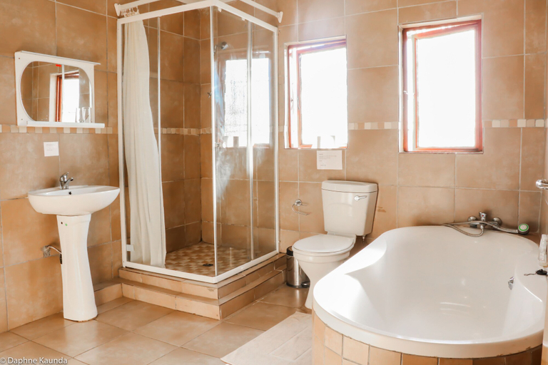Bathroom 3, Qabuleka bnb, Zululand