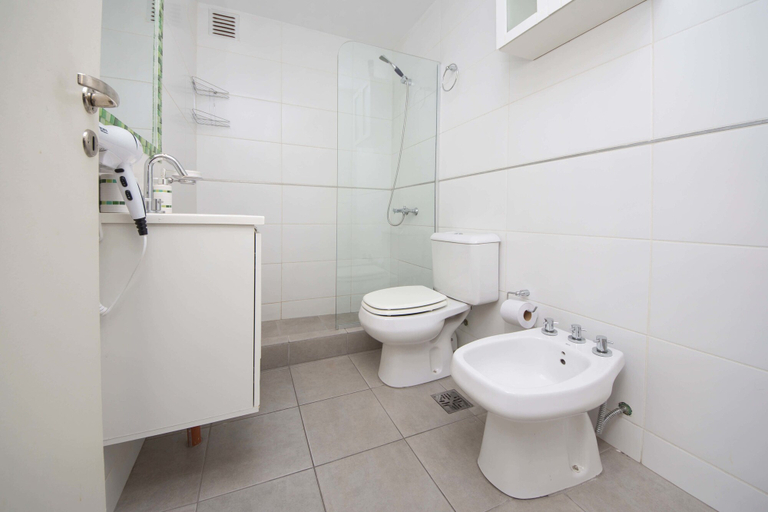 Bathroom, Rent Corro X32, Capital