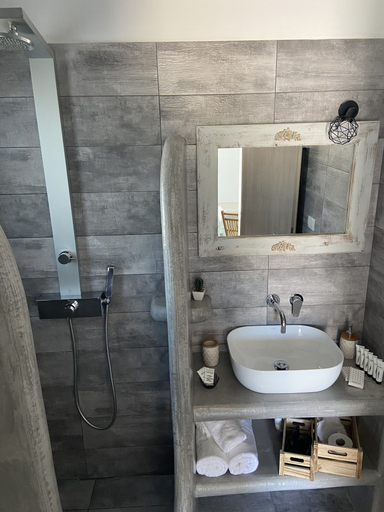 Bathroom 3, Aeron suites, South Aegean