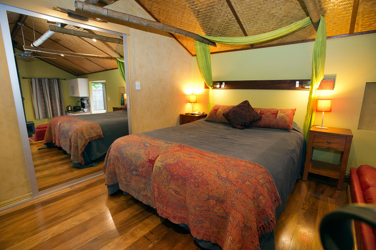 Bedroom 2, Witches Falls Cottages, Tamborine Mountain