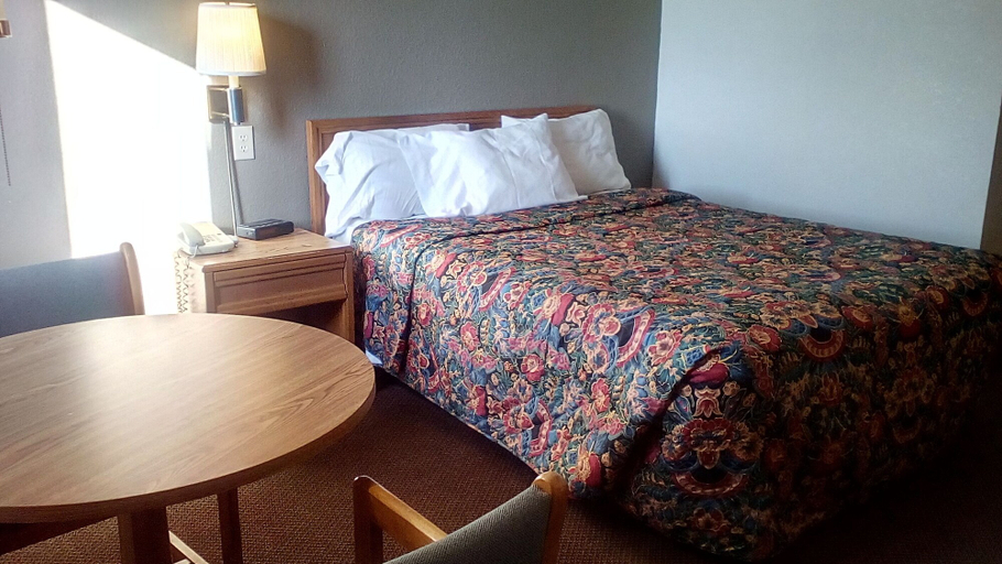 Bedroom 3, KCI Lodge, Kansas City