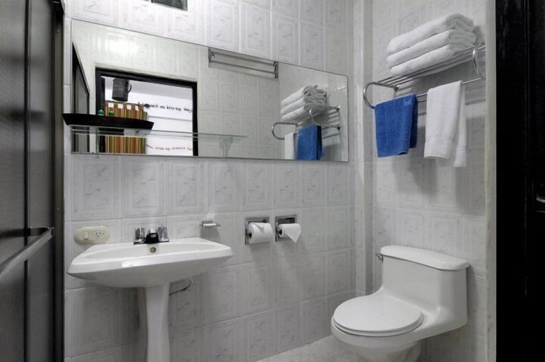 Bathroom, El Güegüense, Managua