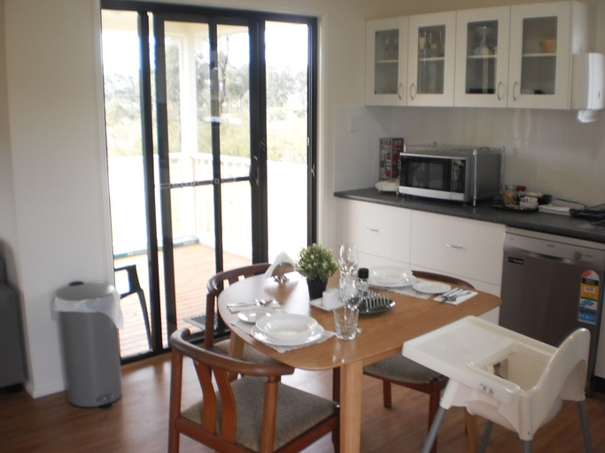 Others 4, Riverdowns Cottage, Dungog