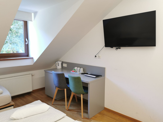 Others 5, Rooms Sincere 1830, Ljubljana